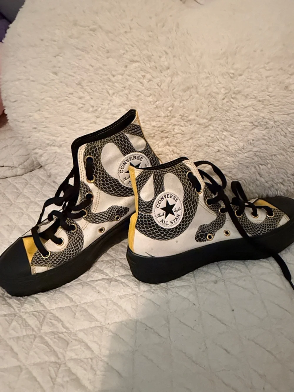 Taylor swift High-Top Canvas Sneakers with Black Snake Print - White/Yellow - Picture 3 of 3